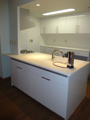 壁を撤去し開放的なキッチンに 壁を撤去し開放的なキッチンに